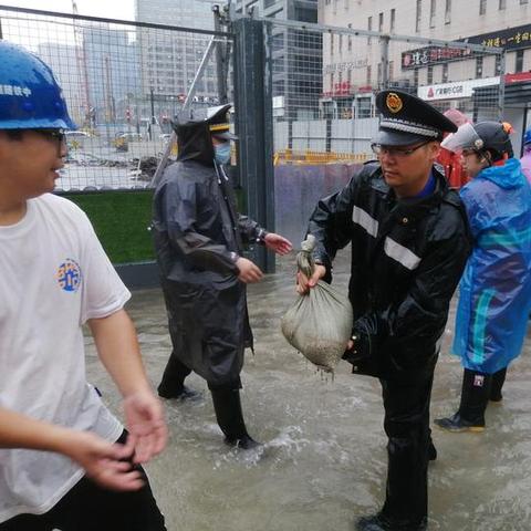 杭州暴雨最新消息来了，城区多处积水，气象台发布红色预警
