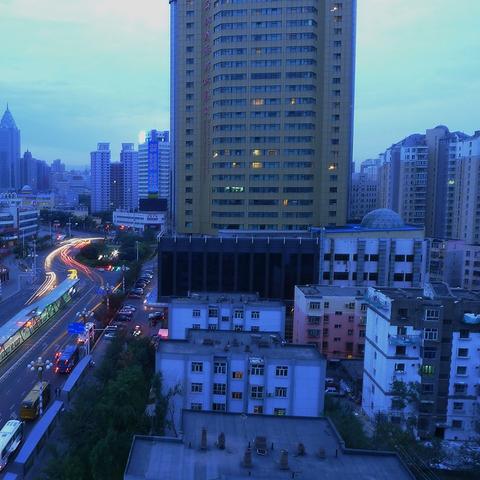 乌市天气预报一周天气，晴雨交替，温差需留意