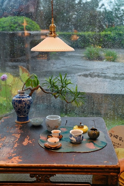 晨起温茶夜听雨,一份天气预报里的生活美学 晨起温茶夜听雨,一份天气预报里的生活美学